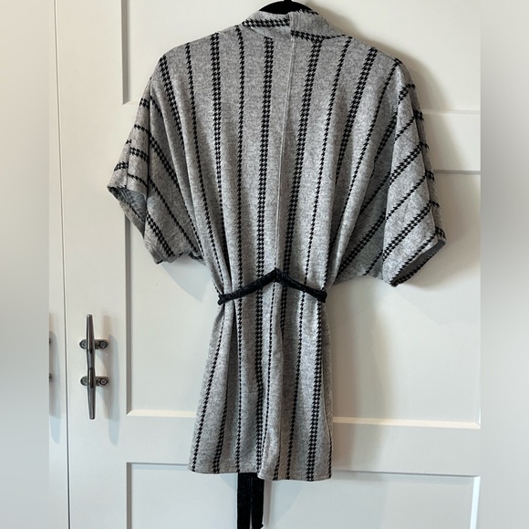 Coin 1804 grey vest with tie. Super soft fabric. Very cute. - Picture 2 of 5